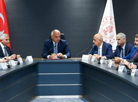 Bakan Ersoy Kahramanmaraş'ta talepleri dinledi