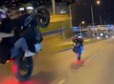 Yer: Malatya! Motosikletle tehlikeli yolculuk kamerada
