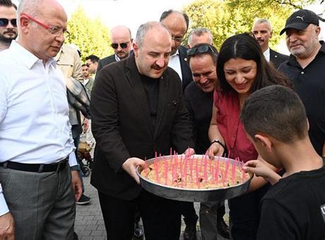 Mustafa Varank'tan Özgür Özel'e 'börekli' cevap