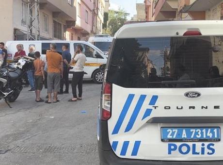 Gaziantep’te dehşet! Eşini öldürdü, sokağa çıkıp rastgele ateş etti: 3’ü çocuk 4 yaralı