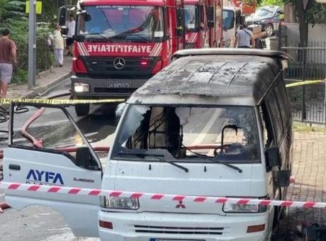 Sarıyer'de korkutan yangın! İki binanın çatısı ve bir araç küle döndü