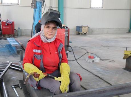 15 yaşında başladı, 30 yıldır vazgeçmedi! Erzurum’da kadın kaynakçı mesleğiyle fark yaratıyor