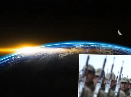 İngiltere'nin Uzay Komutanı hırsızlık ve cinsel saldırıdan gözaltına alındı