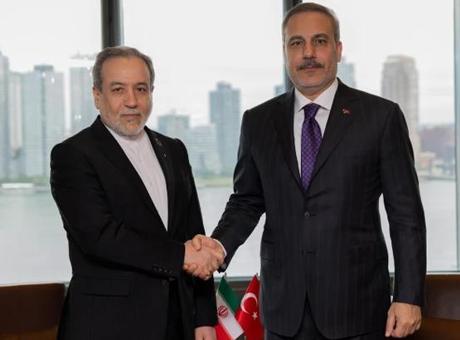 Dışişleri Bakanı Hakan Fidan, İranlı mevkidaşı Arakçi ile New York'ta görüştü