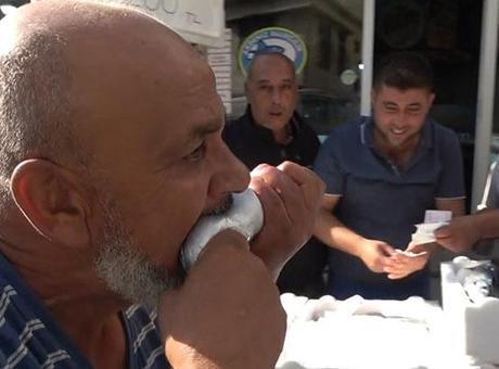 Tanesi 100 lira! Fiyatı duyurdu, sevinçten çiğ çiğ yedi