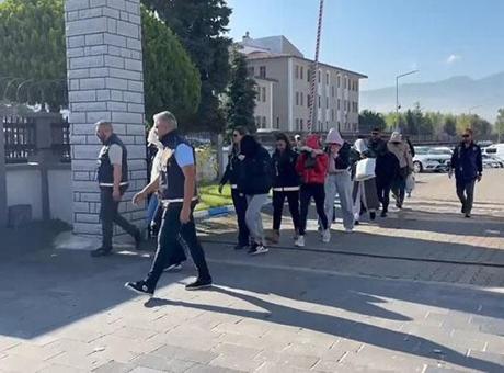 Düzce’de masaj salonlarına fuhuş operasyonu: 5 tutuklama