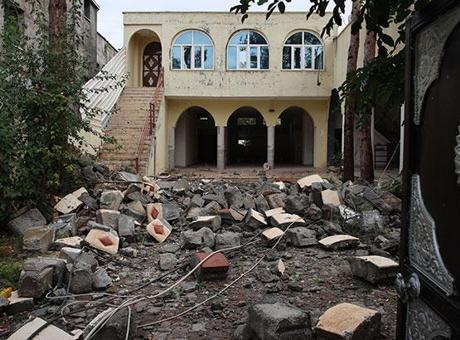 Son dakika.... Sağanak ve fırtına aynı anda vurdu! İlk görüntüler geldi: Minare yıkıldı, ağaçlar devrildi, çatılar uçtu