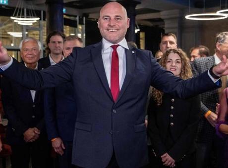 Letonya'daki genel seçimleri Başbakan Kulbergs'in partisi kazandı