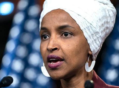 Şırıngalı saldırıya uğramıştı! ABD'li ajanlardan Somalili Kongre üyesi Omar'ın evine baskın Şırıngalı saldırıya uğramıştı! ABD'li ajanlardan Somalili Kongre üyesi Omar'ın evine baskın
