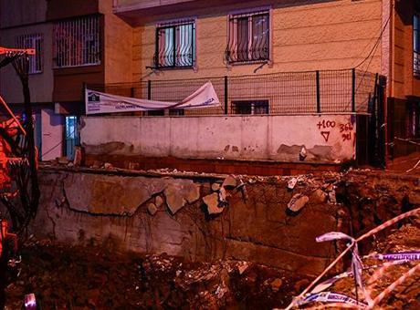 Bahçelievler'de çökme riski oluşan 2 apartman boşaltıldı