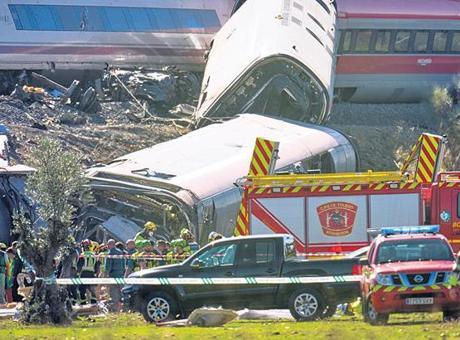 İspanya’da yine tren kazası | Bir hata: 68 can