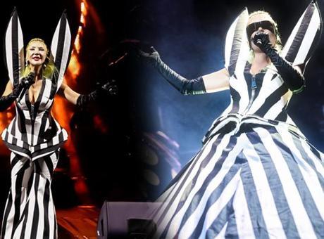 Harbiye tarzı olay oldu! Hande Yener kombiniyle dikkat çekti