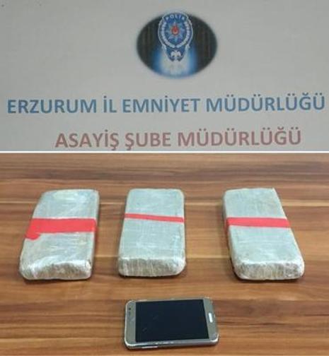 Uyuşturucu kuryesi kadın karnına sardığı 1,5 kilogram eroinle yakalandı