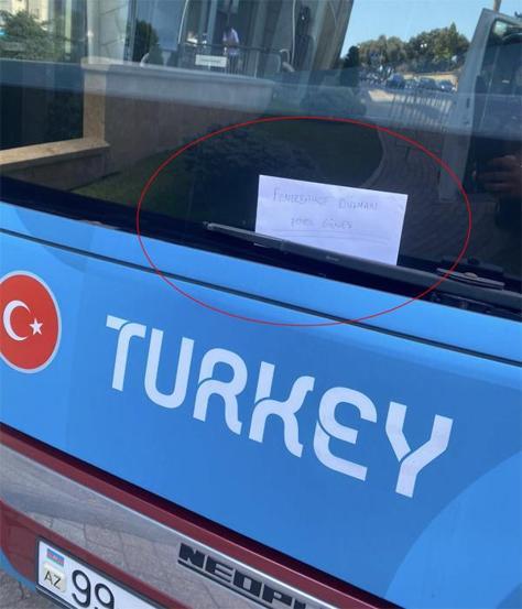 A Milli Takım otobüsüne olay yazı Fenerbahçe düşmanı Şenol Güneş