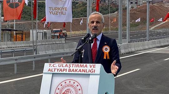 'Ülkemizin güçlü bir ekonomiye sahip olması için dev yatırımları hayata geçiriyoruz'