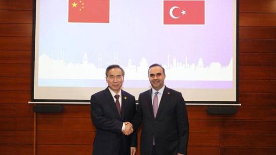 Bakan Kacır, Çin Uluslararası Ticareti Geliştirme Konseyi Başkanı Ren Hongbin ile bir araya geldi