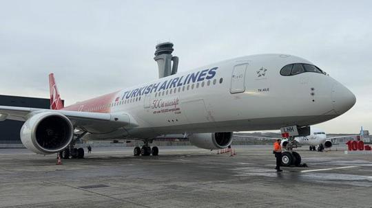 THY, 100 bin çalışanının fotoğrafıyla giydirdiği 500'üncü uçağını tanıttı