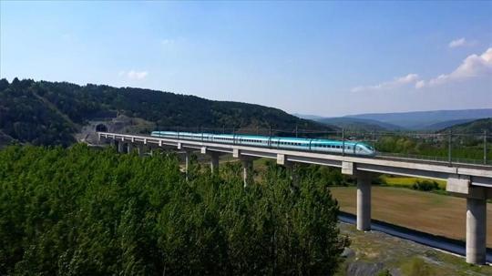 Bakan Uraloğlu, 110 milyon yolcunun YHT ile seyahat ettiğini bildirdi