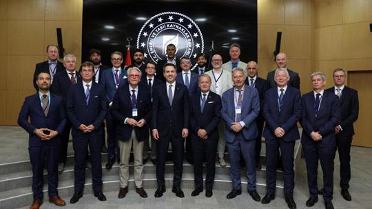 Bakan Bayraktar, Türkiye'nin enerji vizyonunu Belçikalı şirket temsilcileriyle paylaştı
