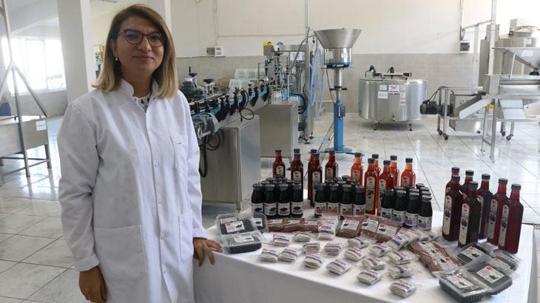 Bakanlık desteğiyle kurulan tesiste Yalova aronyası katma değere dönüşüyor