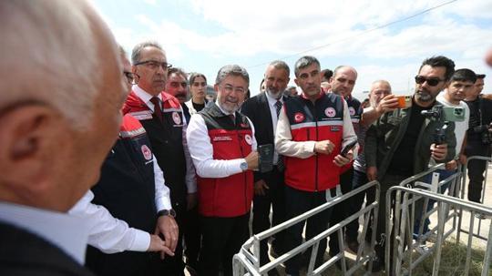 Bakan Yumaklı Güvenli Elektronik Küpe İzleme Sistemi'ni tanıttı! "Her hayvanın dijital bir kimliği olacak"