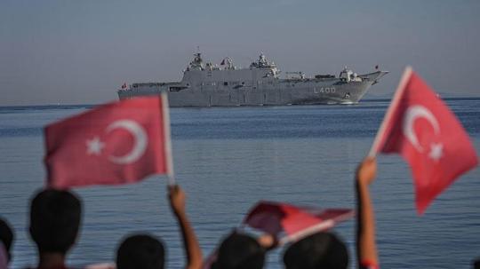 Türk donanmasının seçkin platformları "TEKNOFEST Mavi Vatan" öncesi Yalova'da selamlama geçişi yaptı