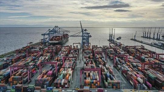 Türkiye komşularına 18,2 milyar dolarlık ihracat yaptı