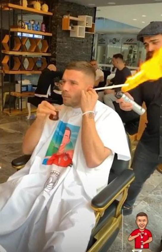 Podolskinin berberinden ateş şovu