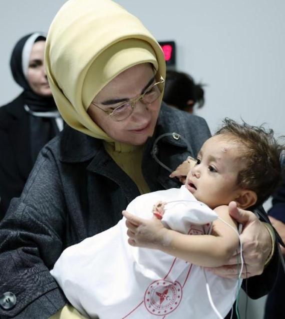 Filistinli çocukları ziyaret eden Emine Erdoğandan yeni paylaşım