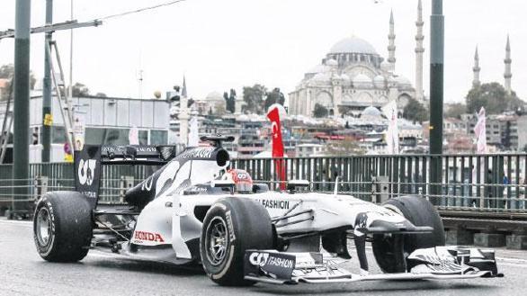 Formula 1  hafta sonu  başladı