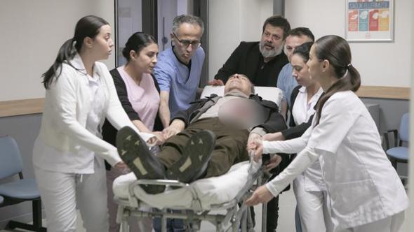 Arka Sokaklar'da nefes kesen gerilim! Rıza Baba ölecek mi?