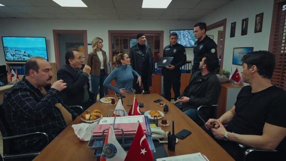 Arka Sokaklar'dan 'Lavaş Çetesi' göndermesi!