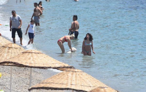 Bodrumda havalar ısındı, plajlar doldu
