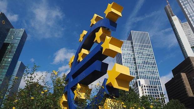Euro Bölgesi`nde perakende satışlar geriledi