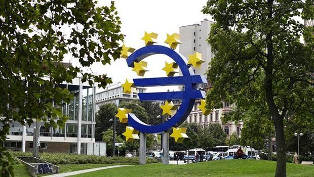 Euro Bölgesi`nin ticaret fazlası daraldı