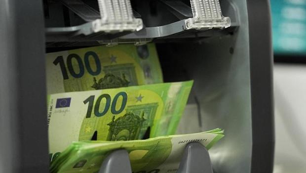 Euro Bölgesi`nde şirket kredileri yavaşladı
