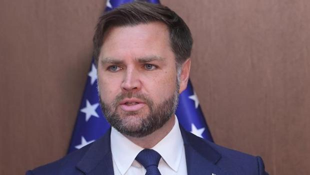 `Bu çılgınlığa son verin ve hükümeti açın` `Bu çılgınlığa son verin ve hükümeti açın`