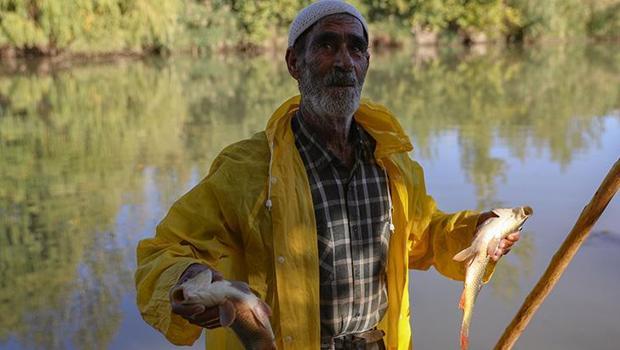 55 yıldır 'kelek' üzerinde balık avlıyor: Hangi bölgelerin tehlikeli olduğunu iyi bilirim