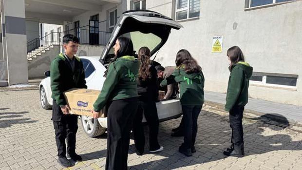 Hakkari’de öğrenciler ve öğretmenler 6 köy okulunu 1500 kitapla buluşturdu