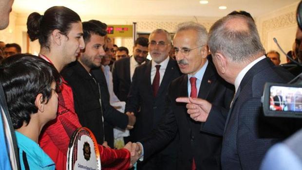 Bakanlar Uraloğlu ve Işıkhan, Midyat Belediyesini ziyaret etti