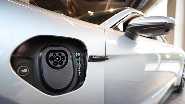 Dünyada bu yıl elektrikli araç satışları arttı
