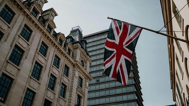 İngiltere`de özel sektör faaliyeti ivme kazandı