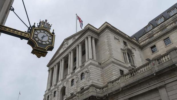 İngiltere faiz indirdi