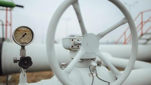 AB iki ülkeye petrol akışını sağlamaya çalışıyor