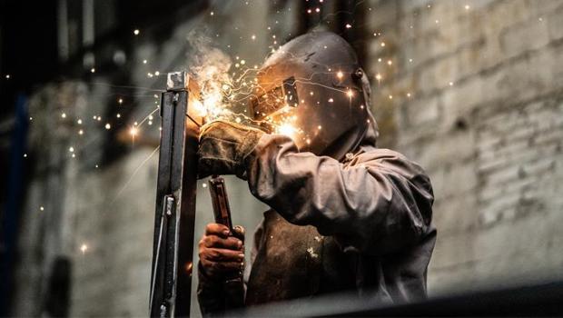 Euro Bölgesi`nde imalat sanayi PMI arttı