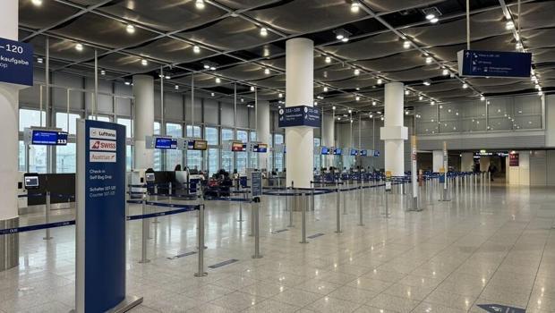 Frankfurt Havalimanı`nın yolcu sayısı grevler nedeniyle azaldı