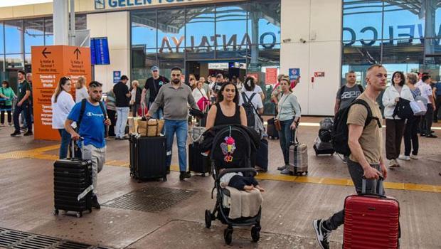 Antalya`ya hava yoluyla 3,5 milyon turist geldi