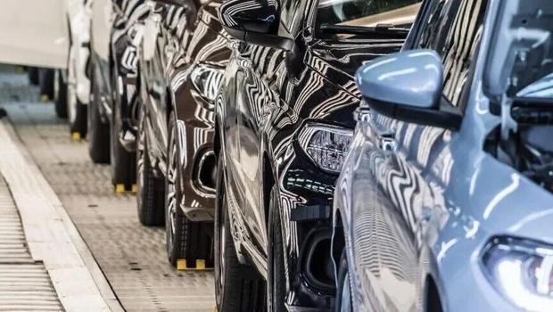 Otomobil ve hafif ticari araç pazarı daraldı