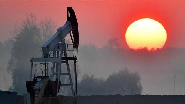 Petrol fiyatları yüzde 4`ten fazla geriledi