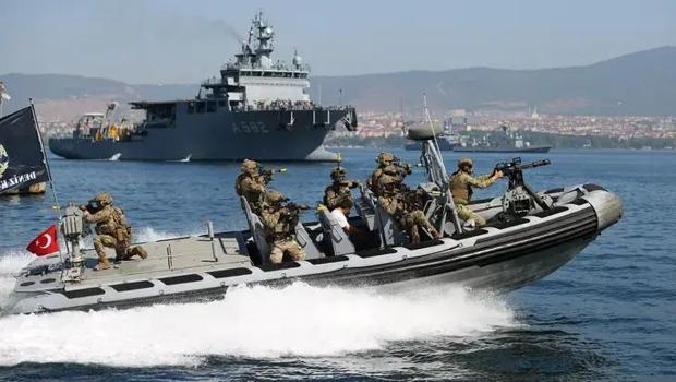 SAT ve SAS komandoları TEKNOFEST Mavi Vatan`da gösteri gerçekleştirdi